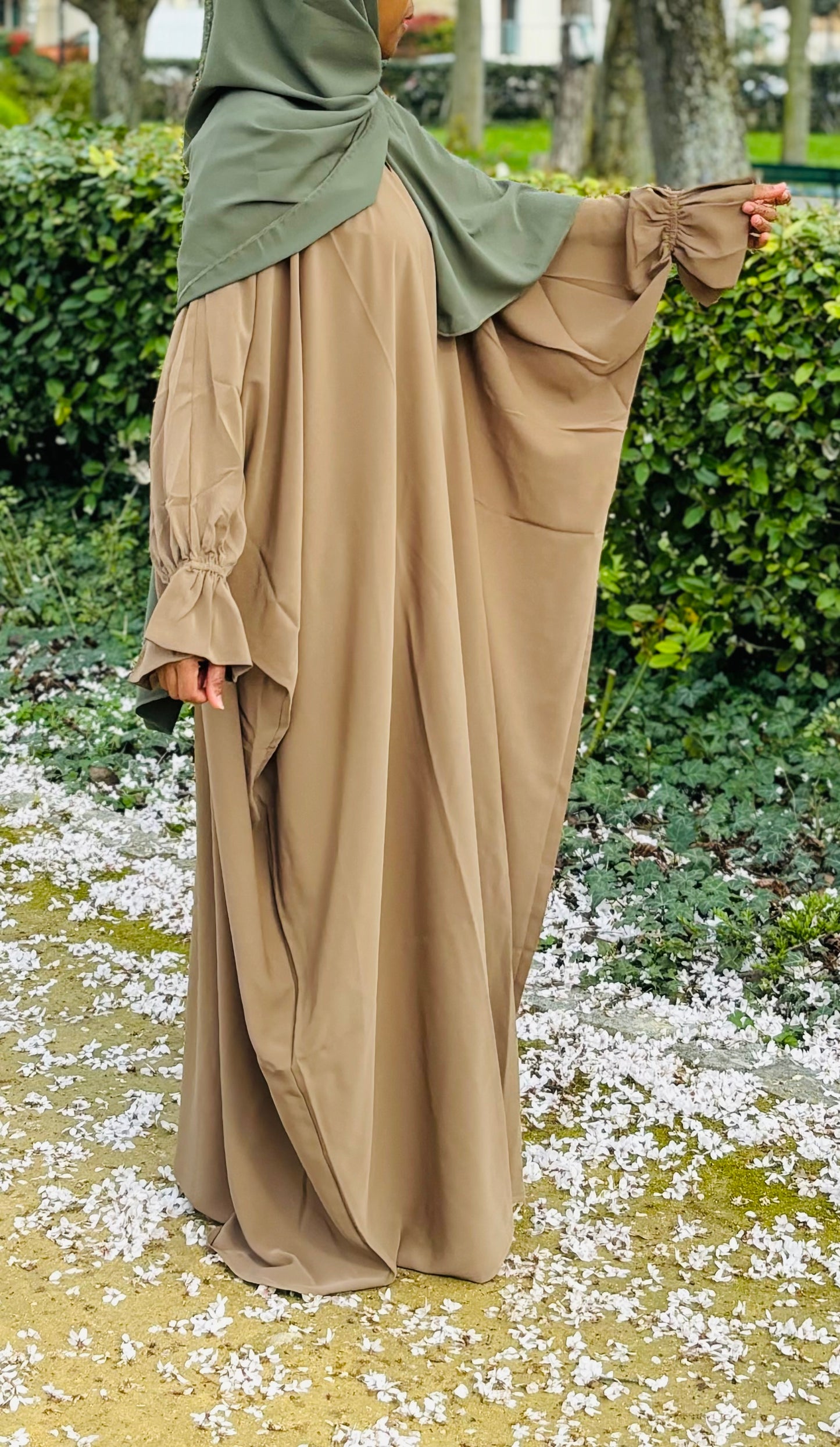 Abaya papillon poignets froncés tissu soie de médine premium